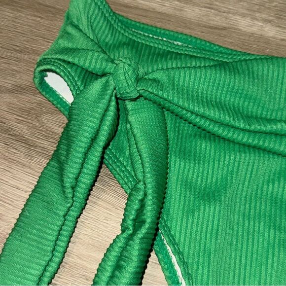 Women's Vibrant Kelly Green Bandeau Bikini Set with Pearl Accent - Picture 5 of 7